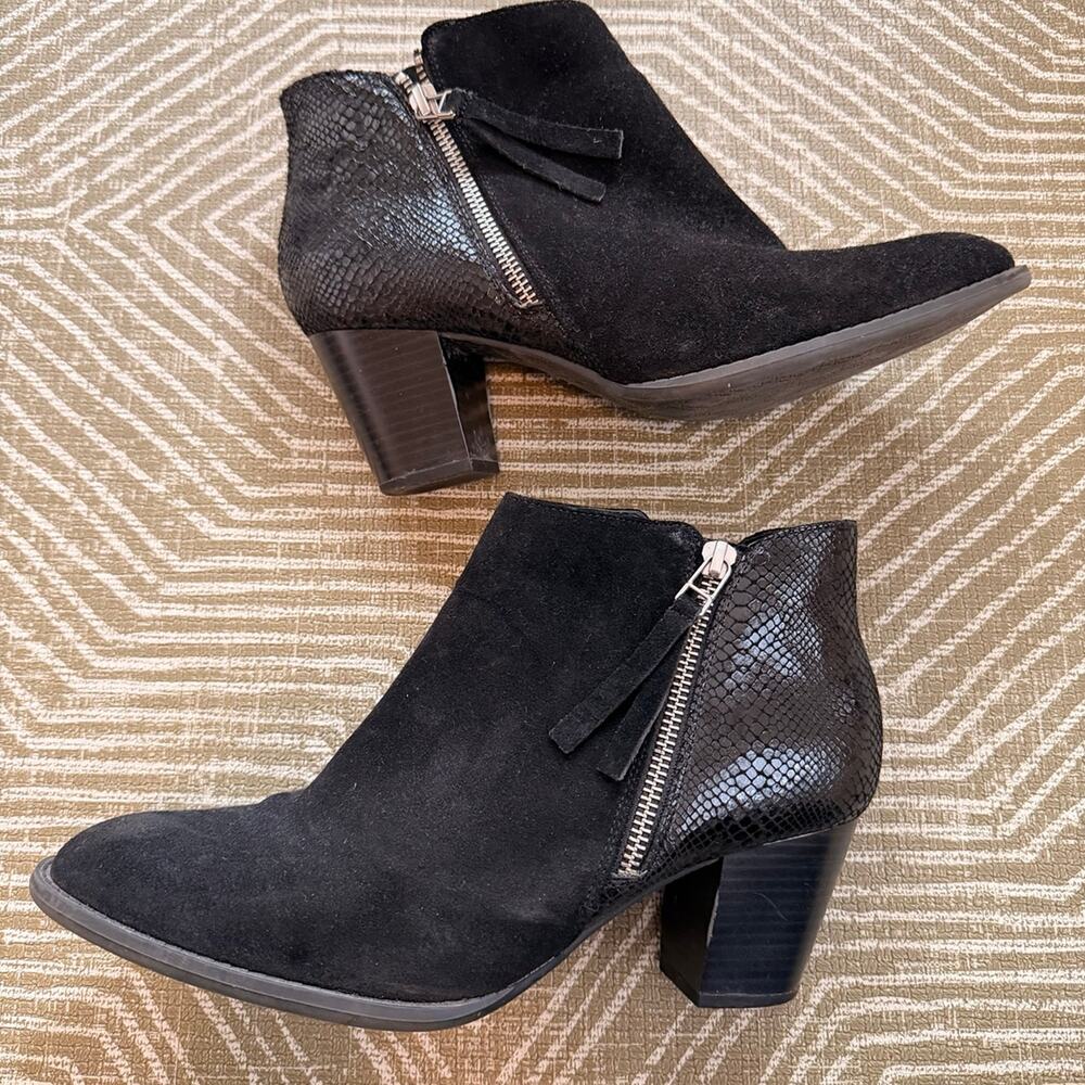 Vionic Women’s Black Suede Ankle Booties Snake Embossed Heel Zip Size 10